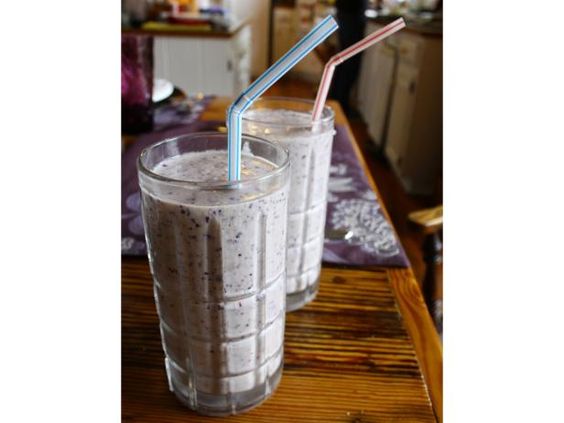 peanut-butter-blueberry-smoothie-recipe.jpg